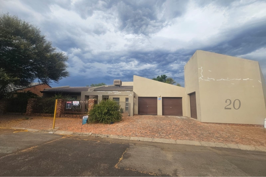 3 Bedroom Property for Sale in Roylglen Gardens Northern Cape